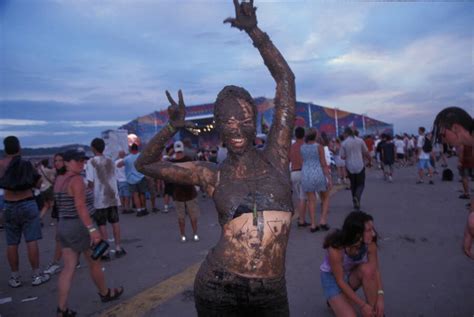 topless woodstock|Woodstock 99 Photos That Reveal The Festivals Unbridled。